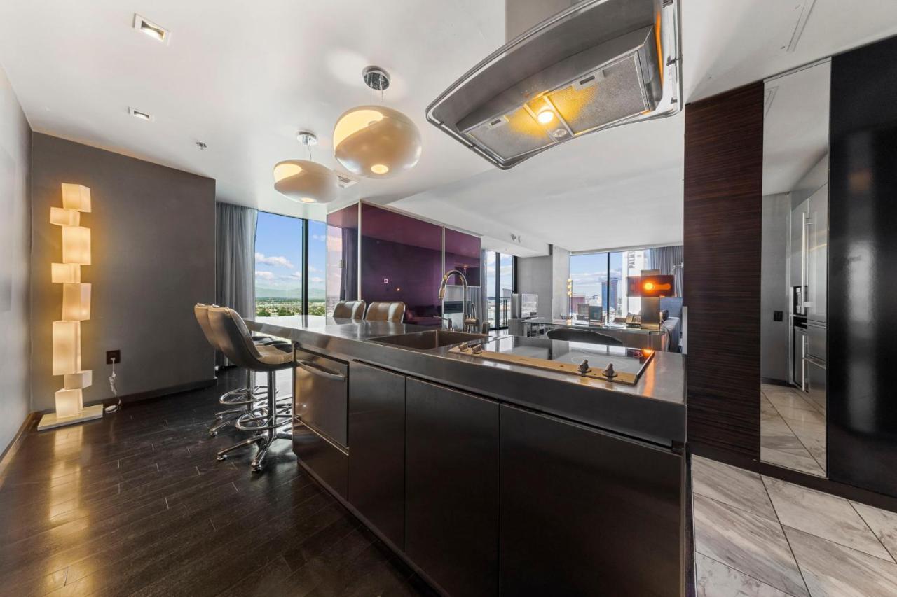 Huge Modern Luxury 17 Floor Panoramic Corner Suite With Open Balcony Las Vegas Extérieur photo